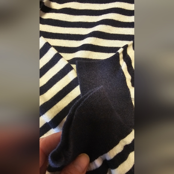 CLUB MONACO, Large,Cotton/ Cashmere Blue /White Striped, V-neck - Picture 5 of 7